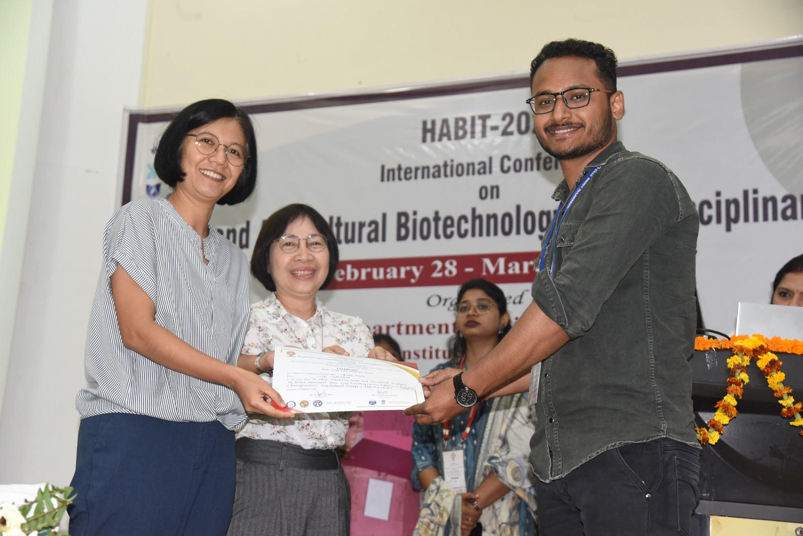 Organizers presenting a token of appreciation at HABIT-2025